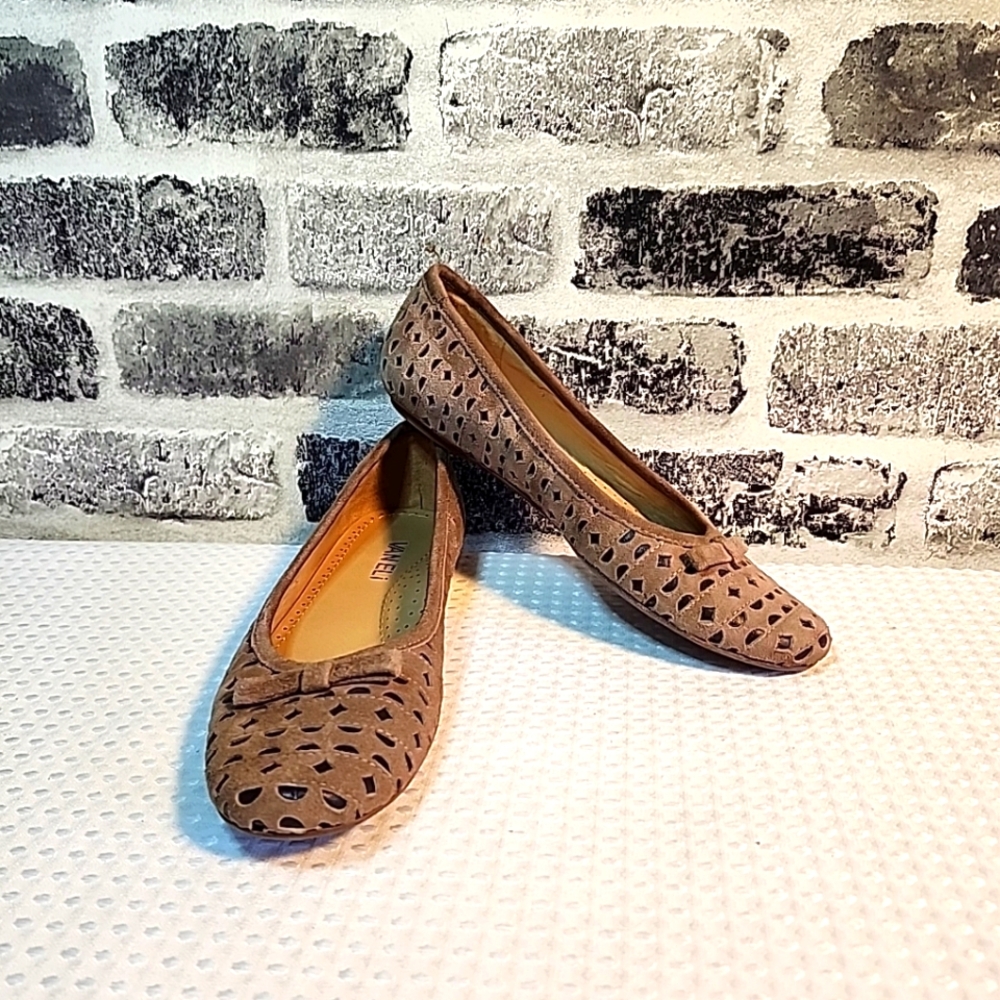 Vaneli Women’s 6.5 NARROW  Dark Beige Suede Ballet Flats  Comfort Cushion Shoes